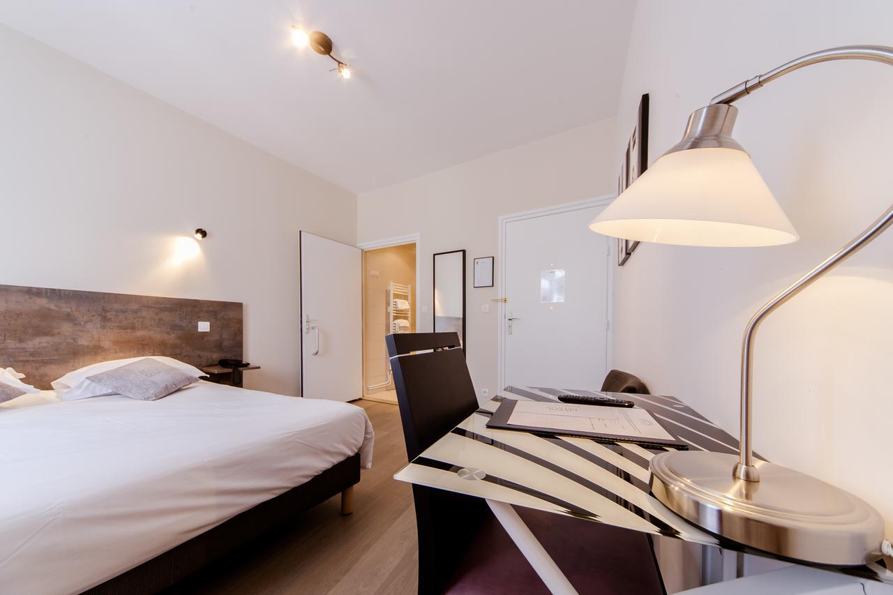 Logis Hotel - Le Petit Bellon Senlis  Zewnętrze zdjęcie