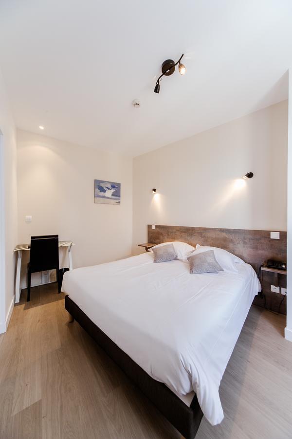 Logis Hotel - Le Petit Bellon Senlis  Zewnętrze zdjęcie