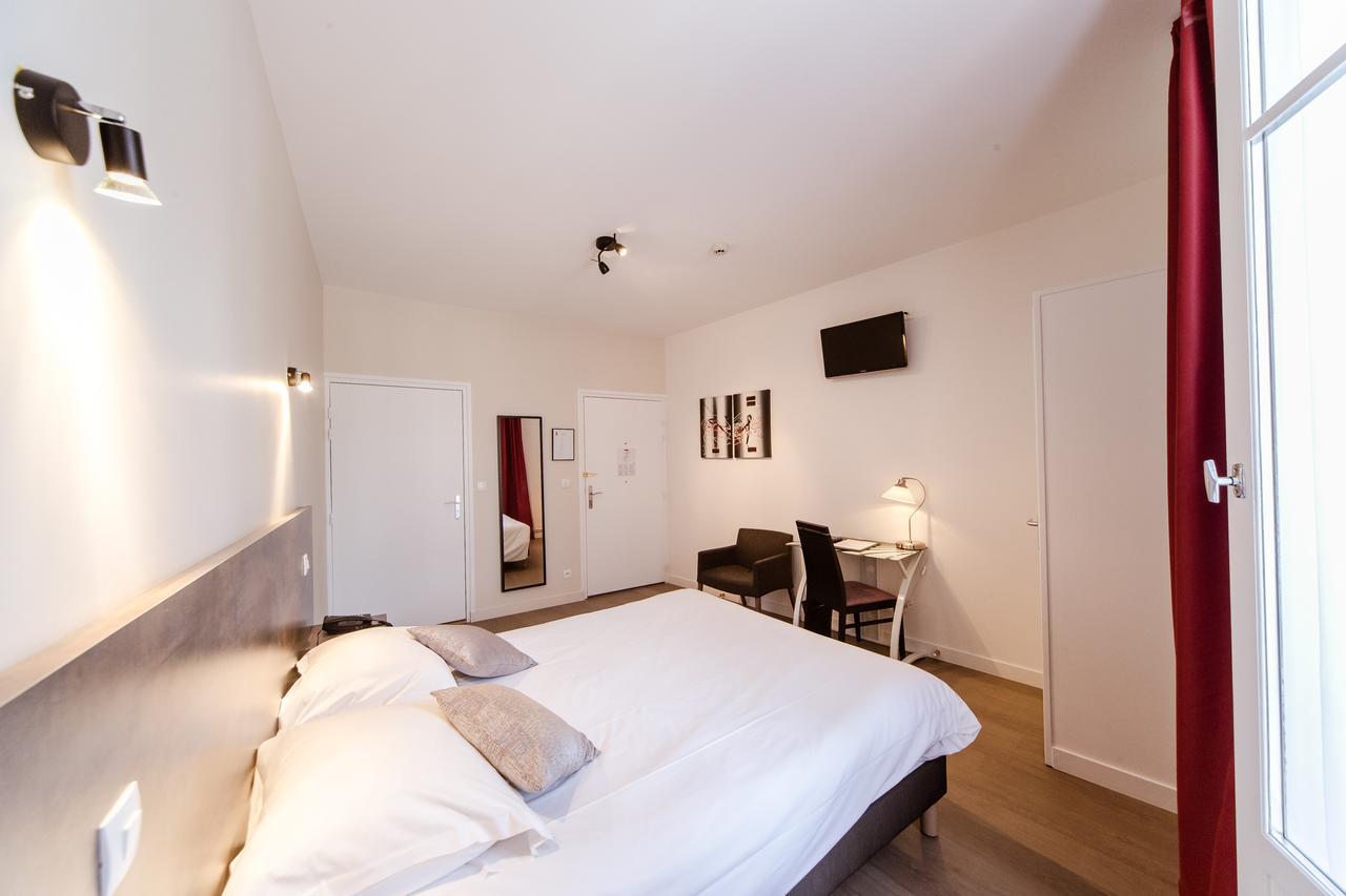 Logis Hotel - Le Petit Bellon Senlis  Zewnętrze zdjęcie