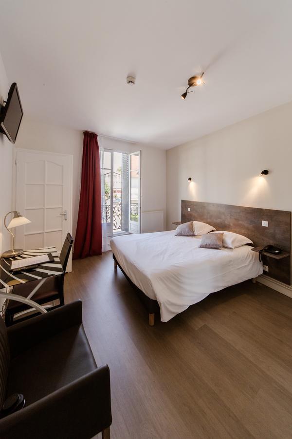Logis Hotel - Le Petit Bellon Senlis  Zewnętrze zdjęcie