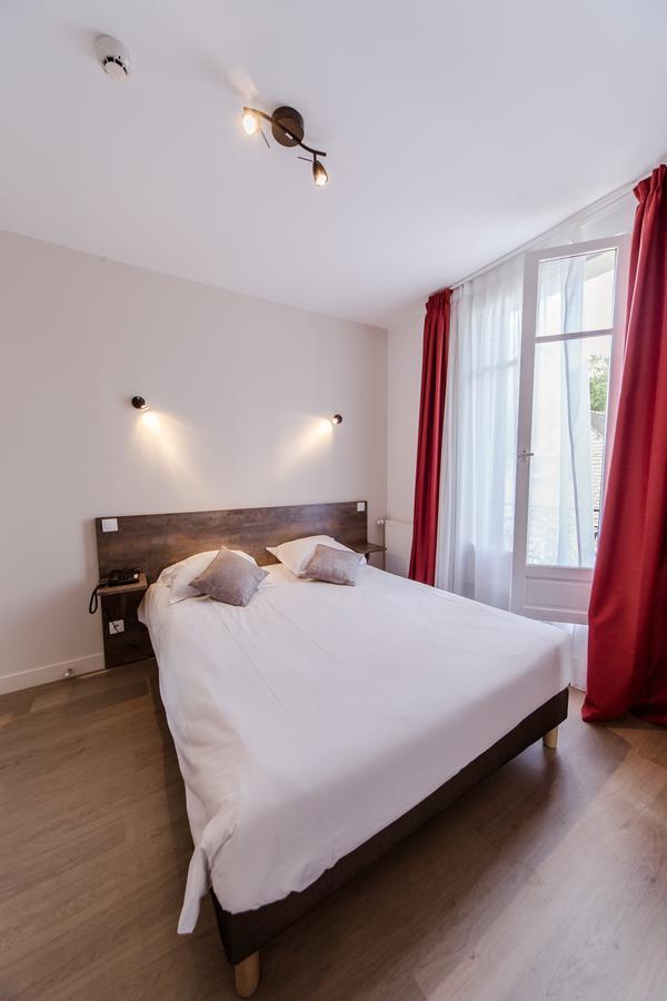 Logis Hotel - Le Petit Bellon Senlis  Zewnętrze zdjęcie
