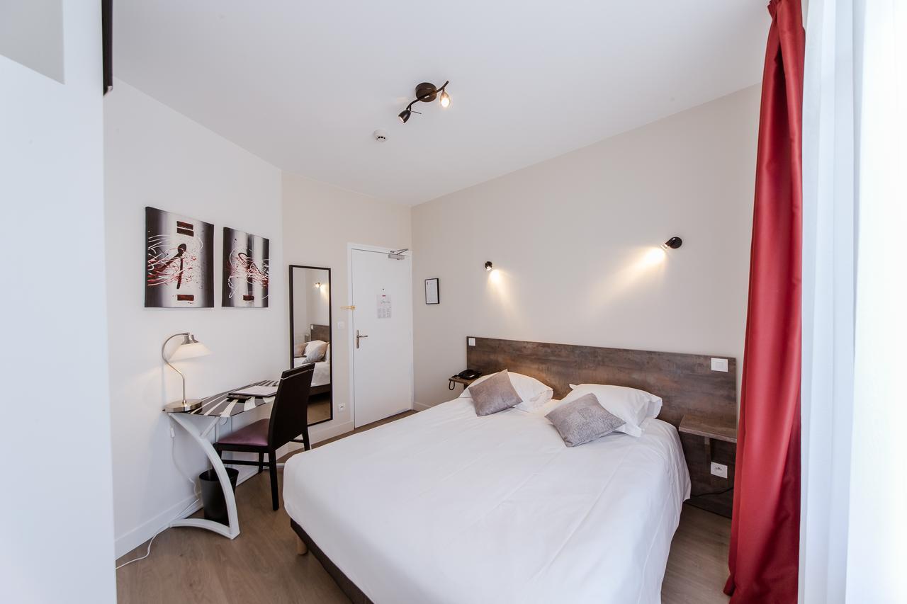 Logis Hotel - Le Petit Bellon Senlis  Zewnętrze zdjęcie