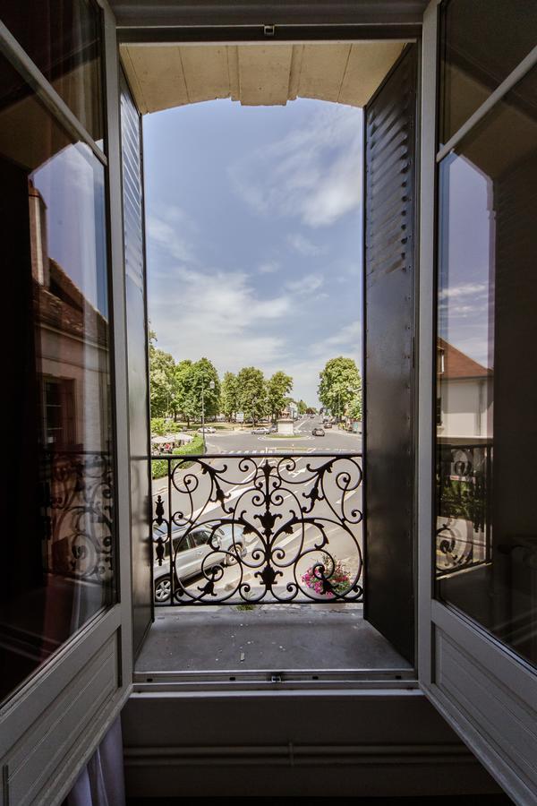 Logis Hotel - Le Petit Bellon Senlis  Zewnętrze zdjęcie